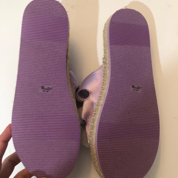 Lavender Bow Sandals - Picture 4 of 4